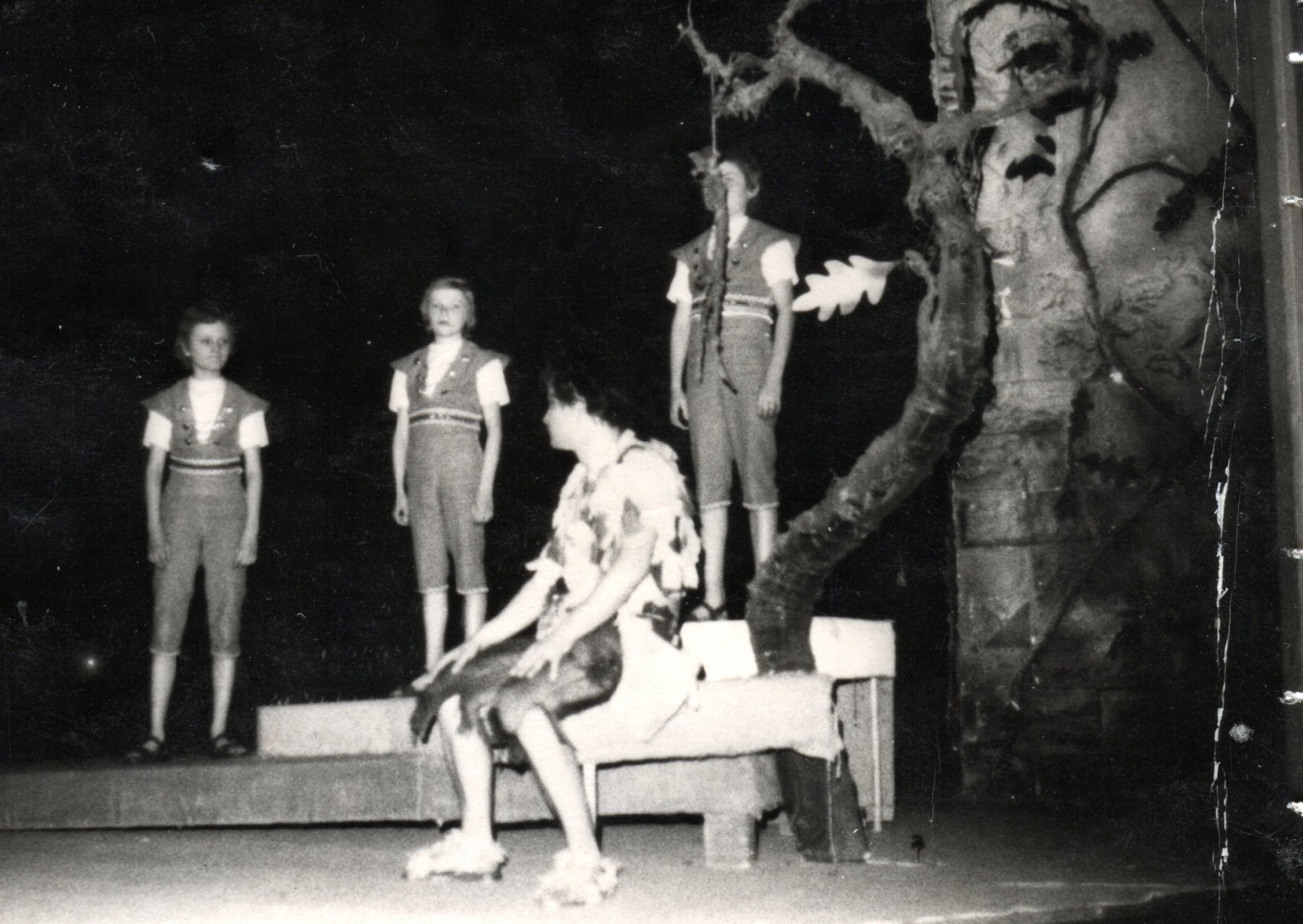 im September Mitwirkung von 3 Knaben in der Oper „Die Zauberflöte“ von W. A. Mozart“