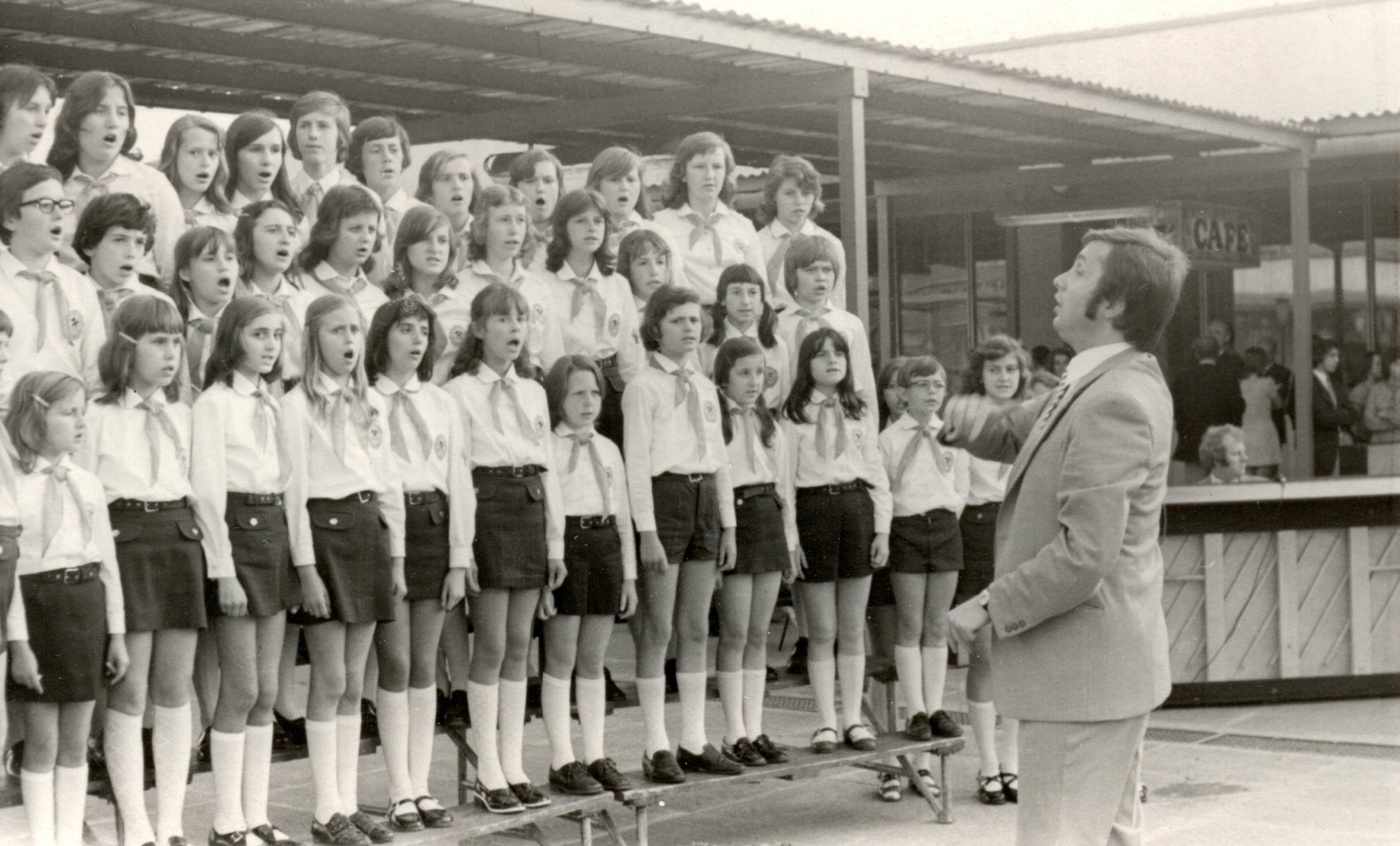 im Juli Konzertreise des Jugendchores nach Budapest“